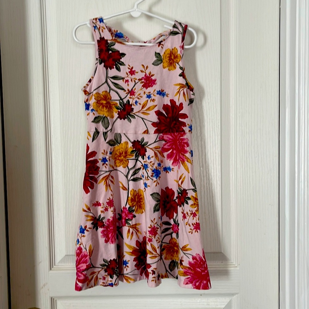 Cute little sundress with tie back. EUC